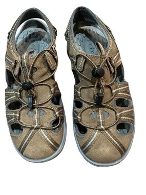 Clarks Privo Brown Comfort Sandals Adjustable Bungee Lace Cozy Walking Shoes